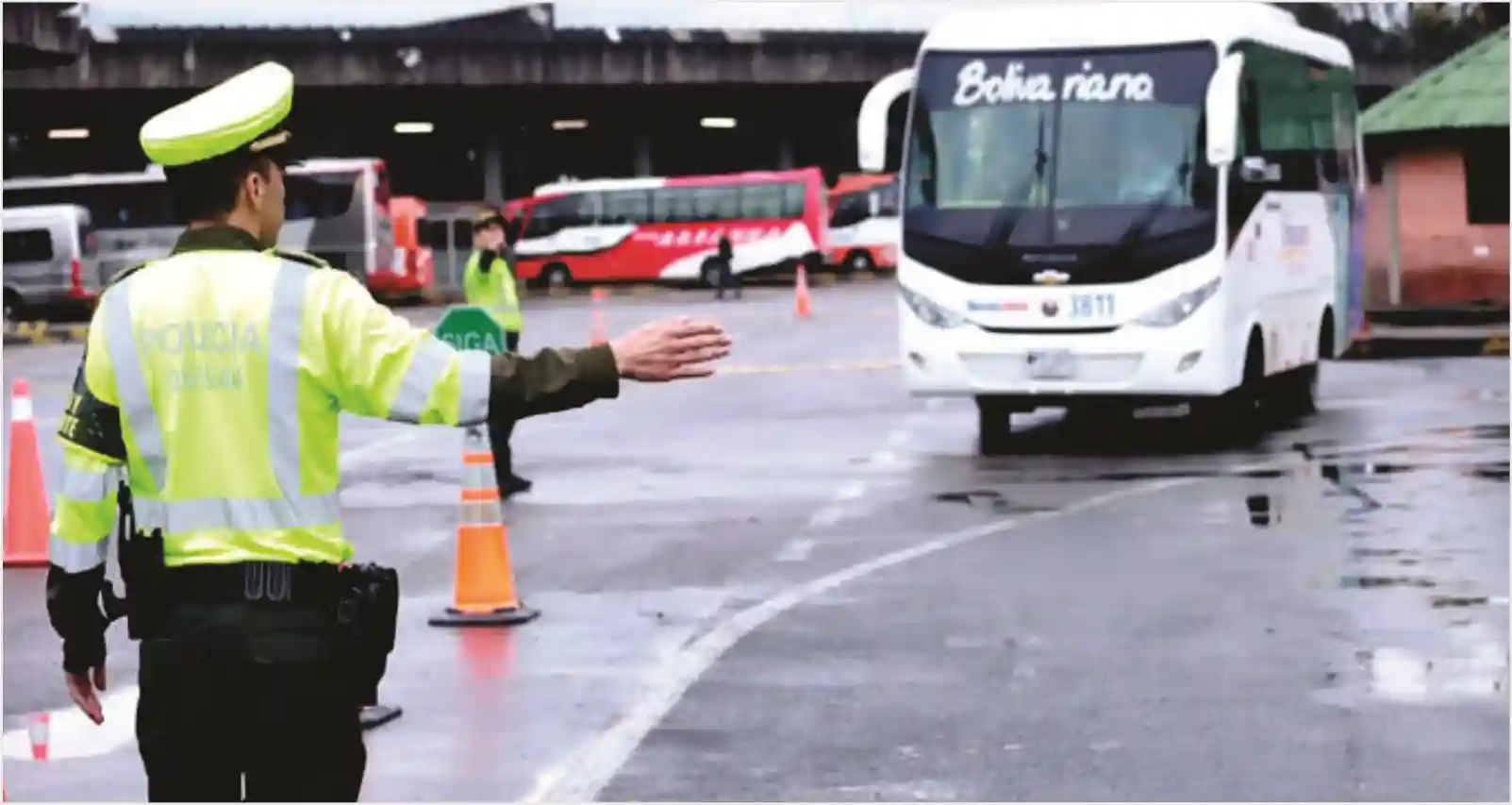 Conductores de transporte terrestre de pasajeros podrán portar de forma virtual tarjeta de operación